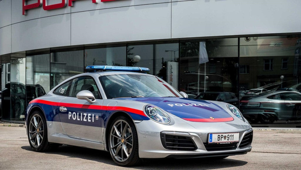 Οι Αυστριακοί αστυνομικοί περιπολούν με Porsche 911